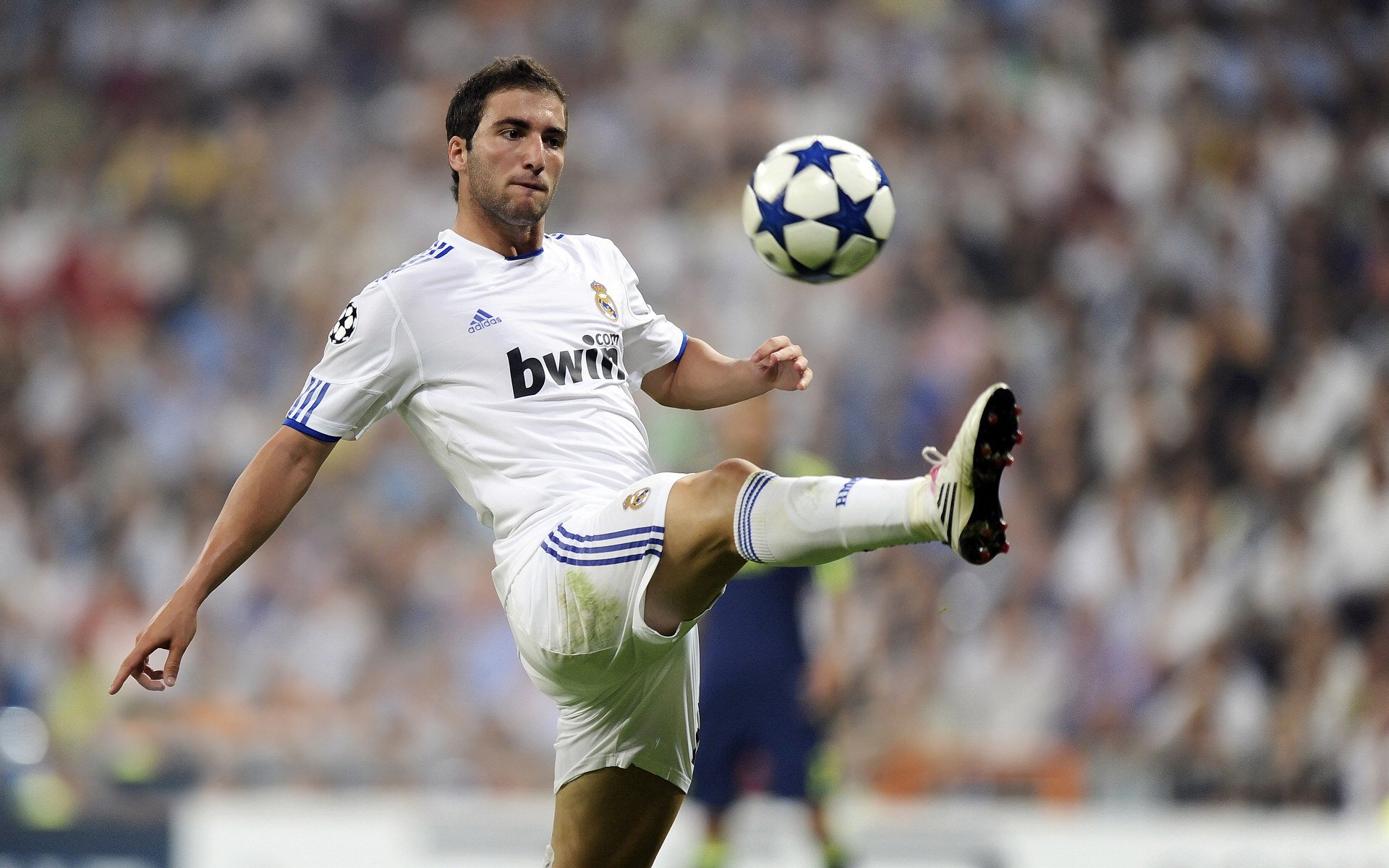 利物浦采用全面高压战术,连续三场零封,利物浦never walk alone